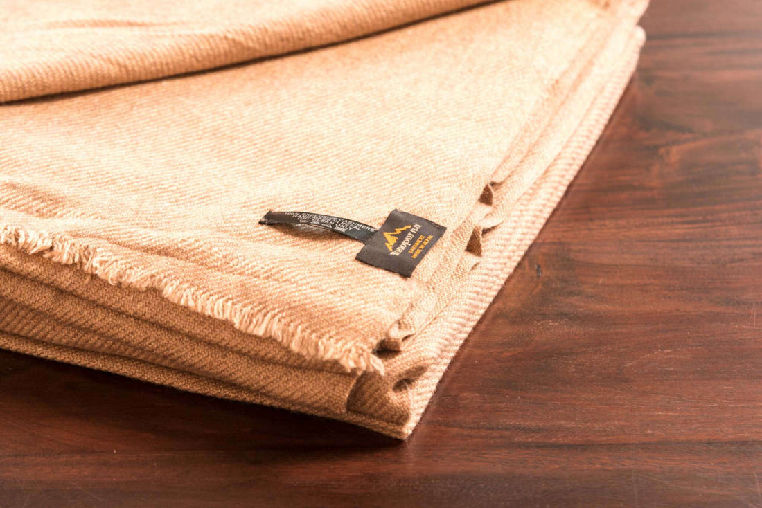Coperta in cashmere marrone tinta unita