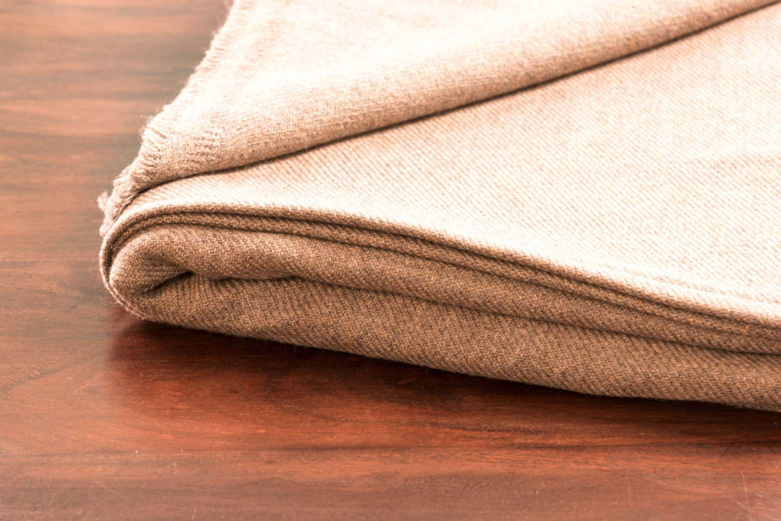 Coperta in cashmere tinta unita testa di moro