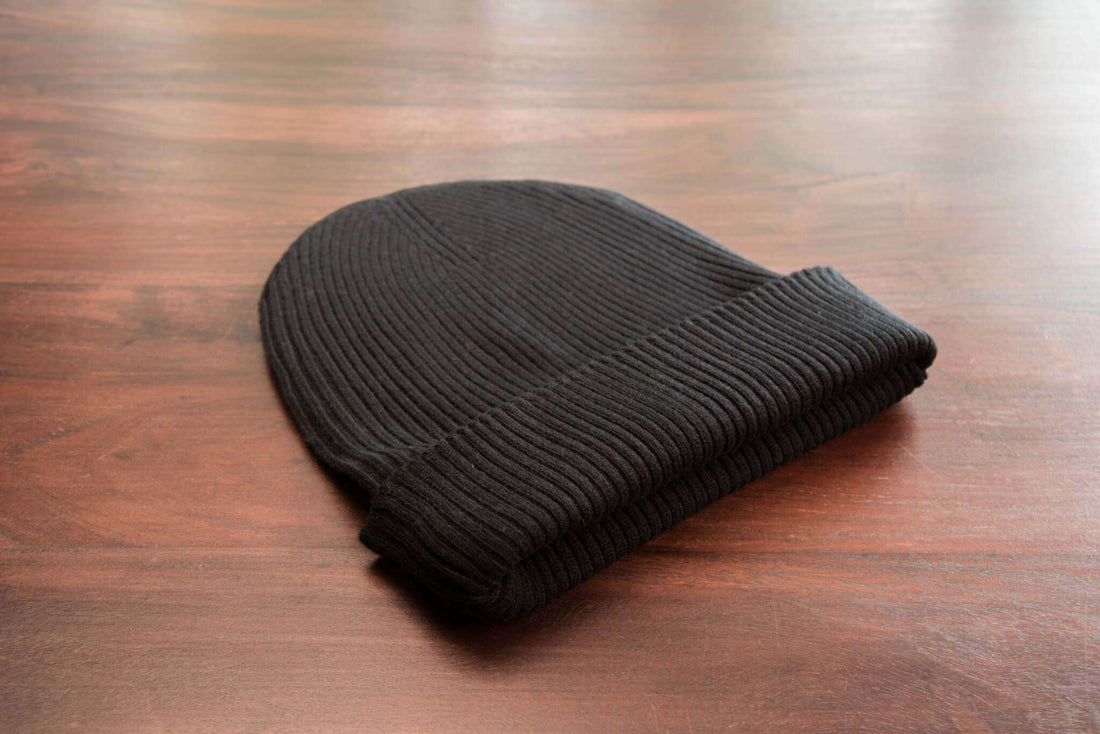 Berretto in cashmere a coste con polsino - nero 