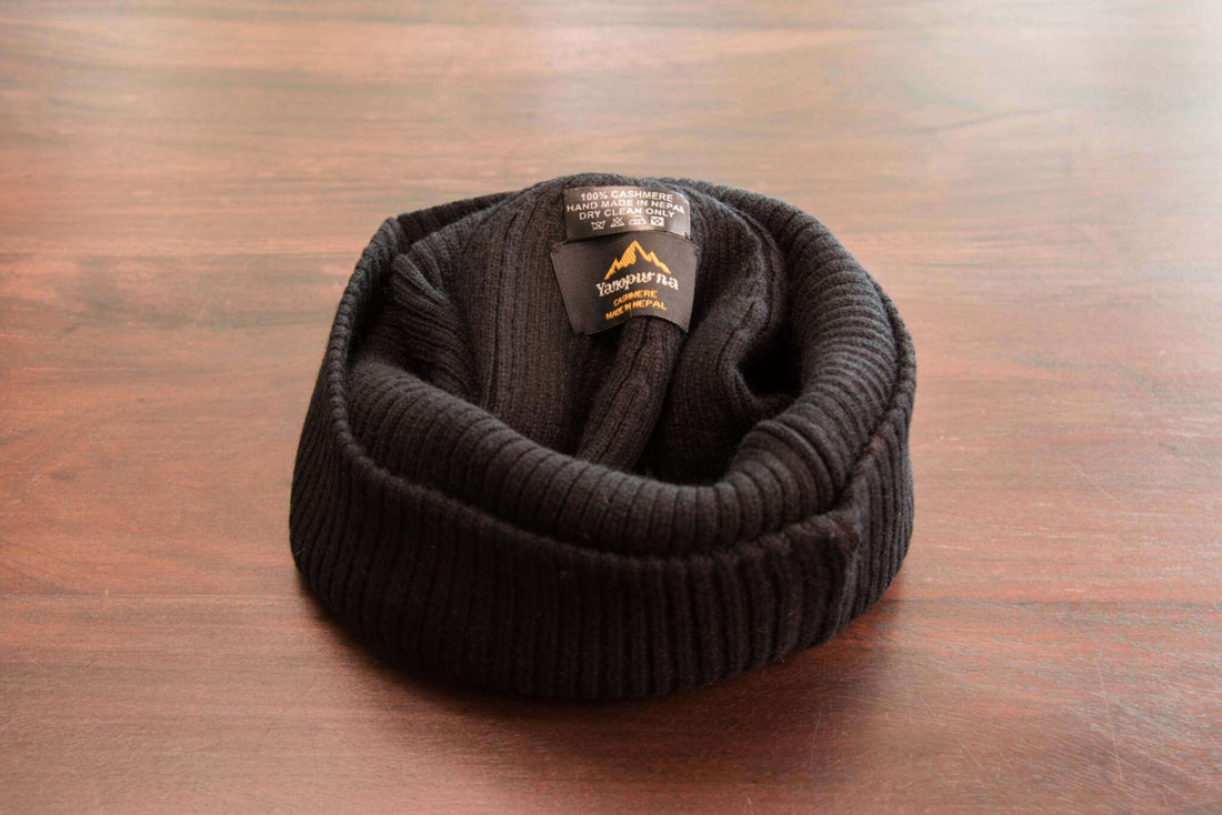 Berretto in cashmere a coste con polsino - nero 