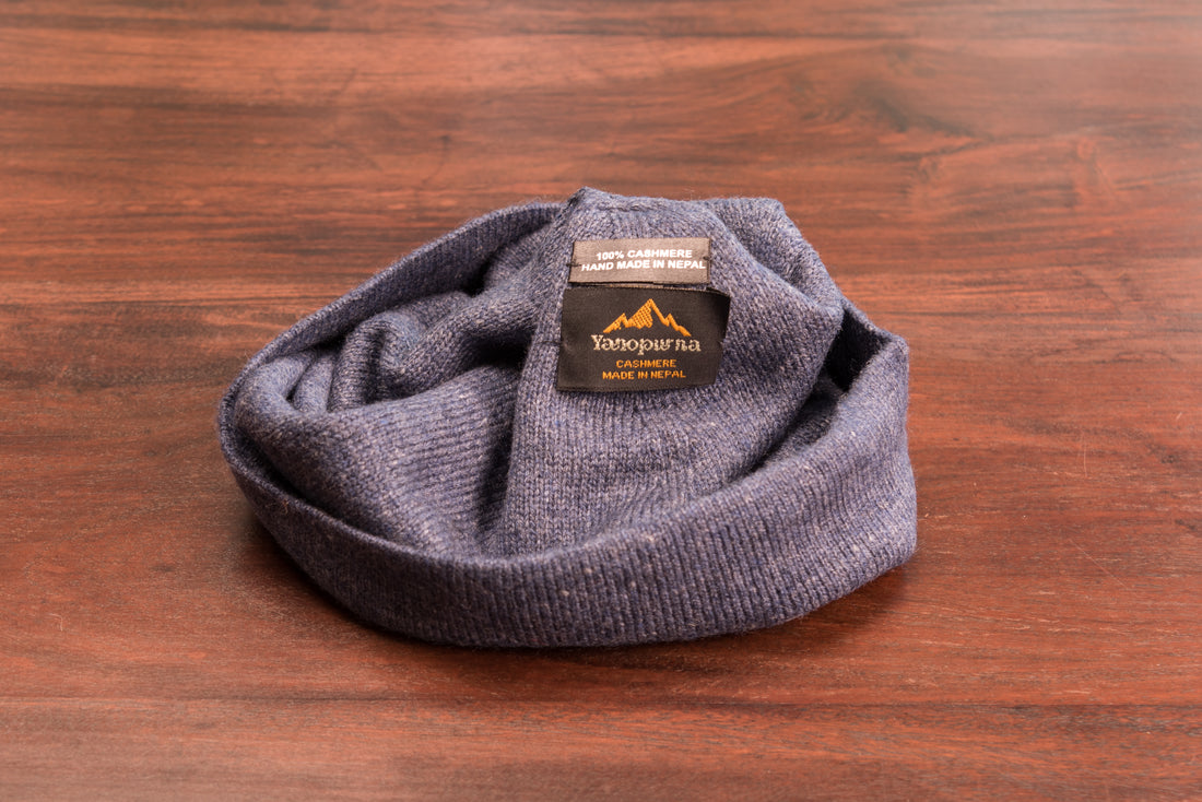 Cappello in cashmere berretto liscio blu scuro