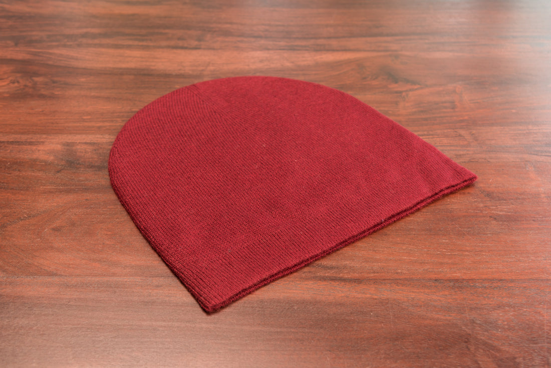 Cappello in cashmere berretto liscio rosso scuro