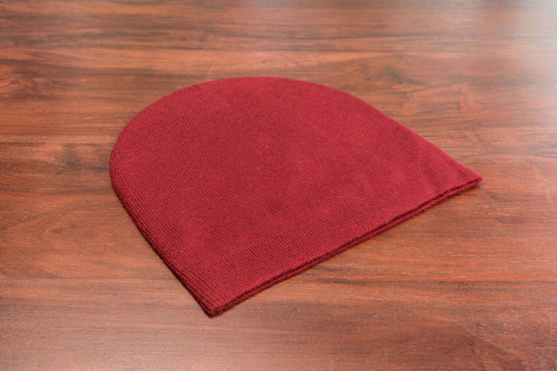 Cappello in cashmere berretto liscio rosso scuro