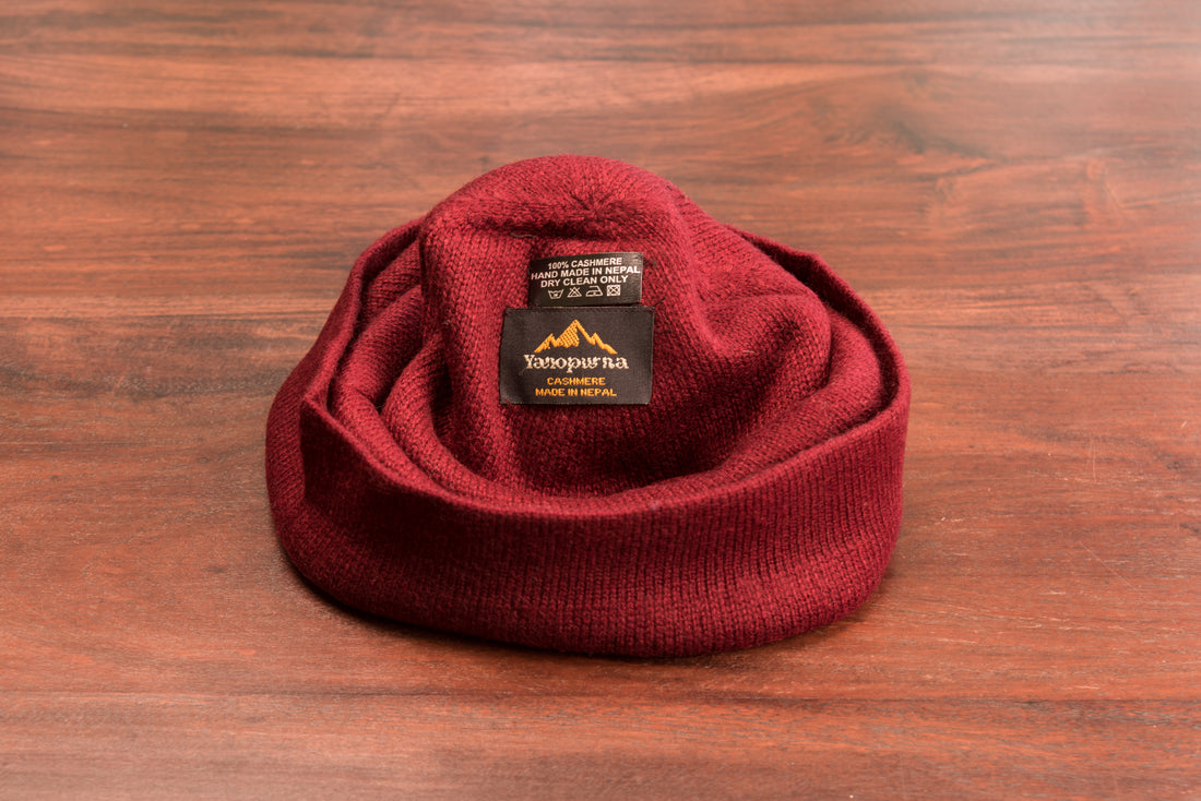 Cappello in cashmere berretto liscio rosso scuro