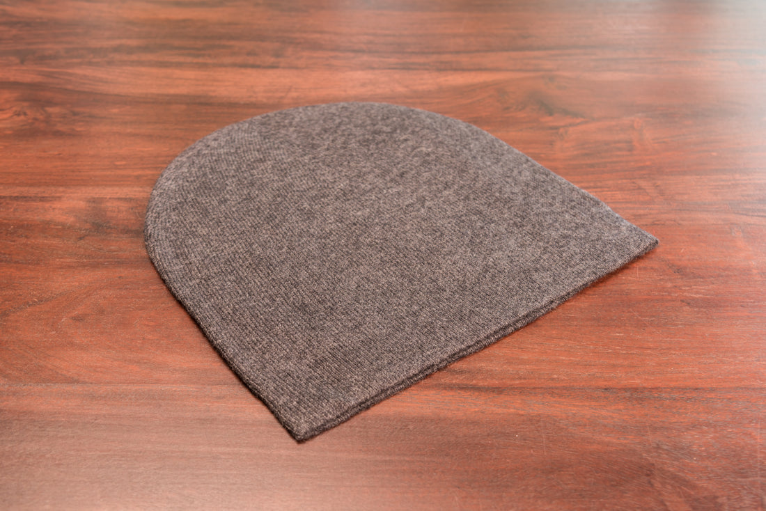 Cappello in cashmere berretto liscio nero grigio