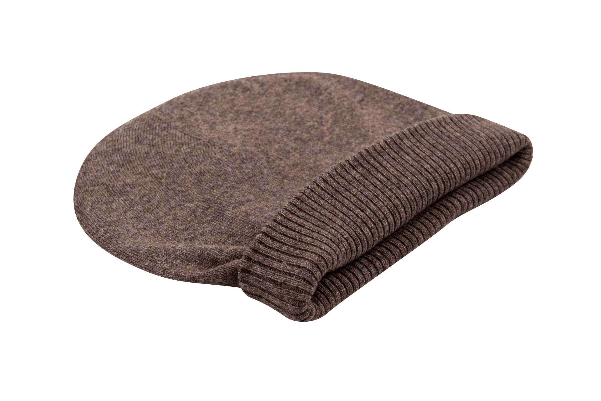 Auf dem Bild ist eine dunkelbraune Kaschmirmütze im Beanie-Stil zu sehen. Sie liegt flach auf einer weißen Fläche und besitzt einen gerippten, umgeschlagenen Rand. Das Material wirkt weich und hochwertig, der Hauptteil der Mütze ist glatt gestrickt. Es sind keine weiteren Objekte im Bild sichtbar.