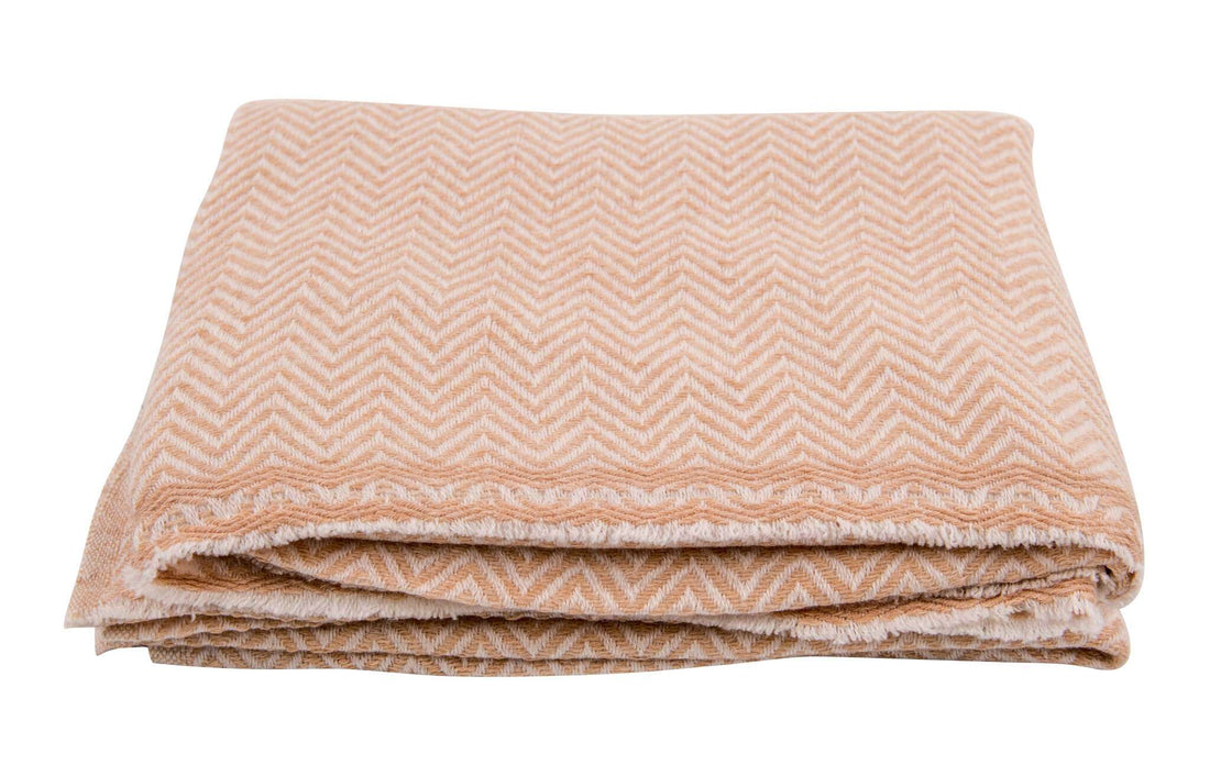 Coperta in cashmere beige dorato con motivo a grande spina di pesce