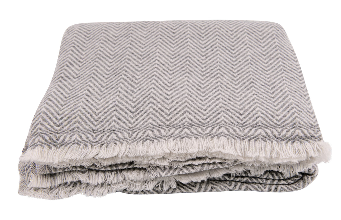 Coperta in cashmere grigio con motivo a grande spina di pesce