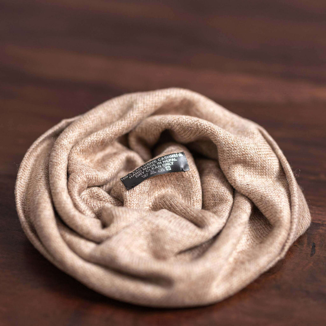 Cappello in cashmere berretto liscio cannella chiaro