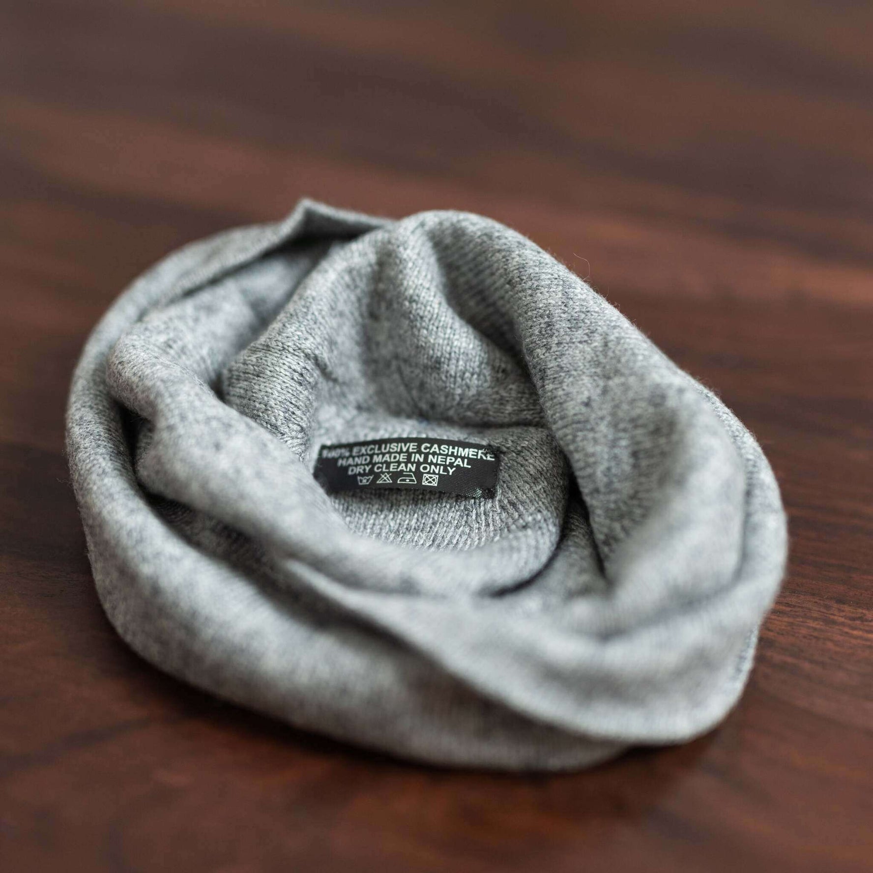 Cappello in cashmere berretto liscio grigio